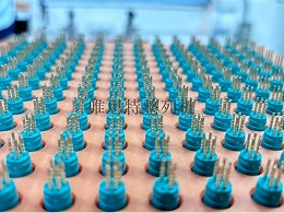 專為 3C 電子打造：唯思特整列機高效解決微型連接器、精密手機卡托排序挑戰