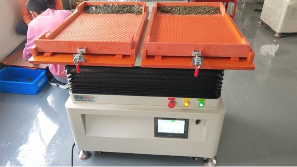 芯片自動擺盤機