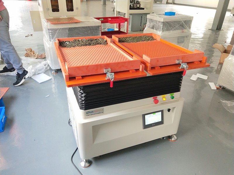 芯片自動擺盤機實拍