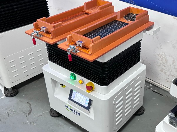 3C 工廠降本 40%！微小零件整列機替代 8 人班組的 3 個月回本方案